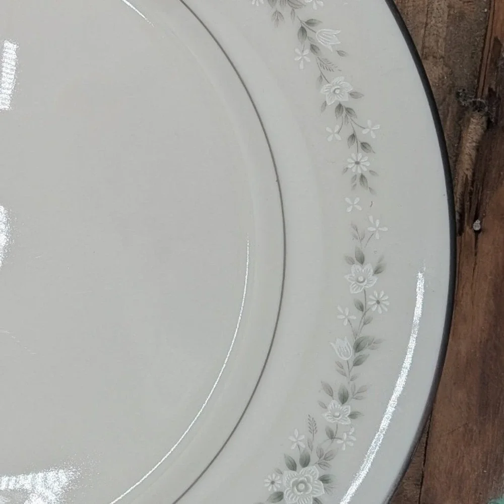 2 Vintage Noritake IvoryChina #7548 DinnerPlates 10